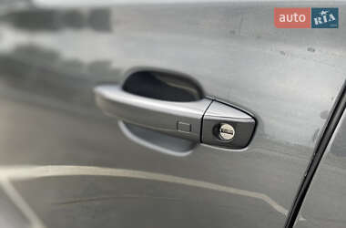 Седан Audi S8 2012 в 