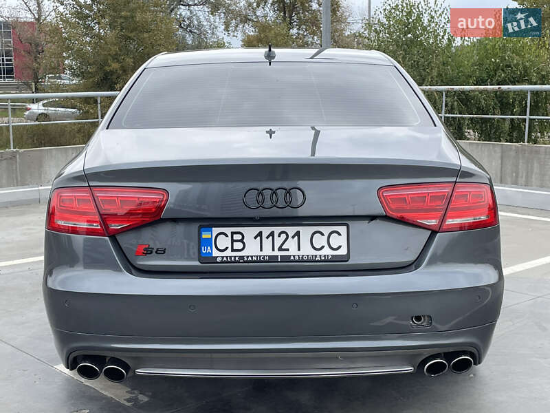 Седан Audi S8 2012 в Києві
