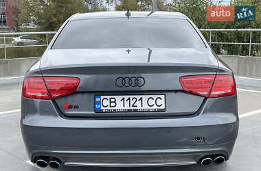 Седан Audi S8 2012 в 