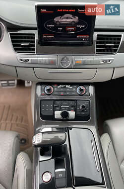 Седан Audi S8 2012 в 