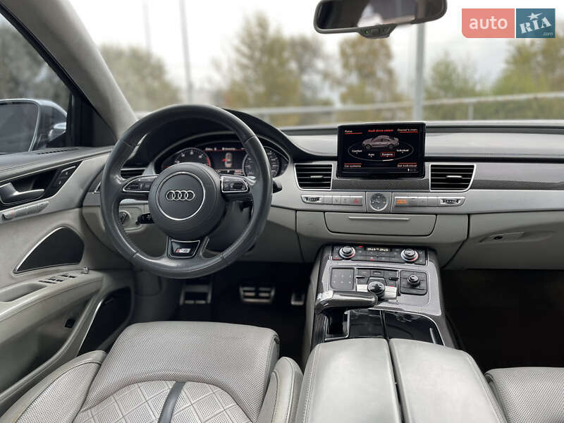 Седан Audi S8 2012 в Києві