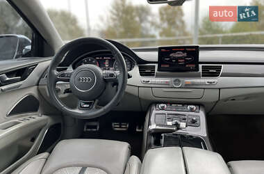 Седан Audi S8 2012 в 