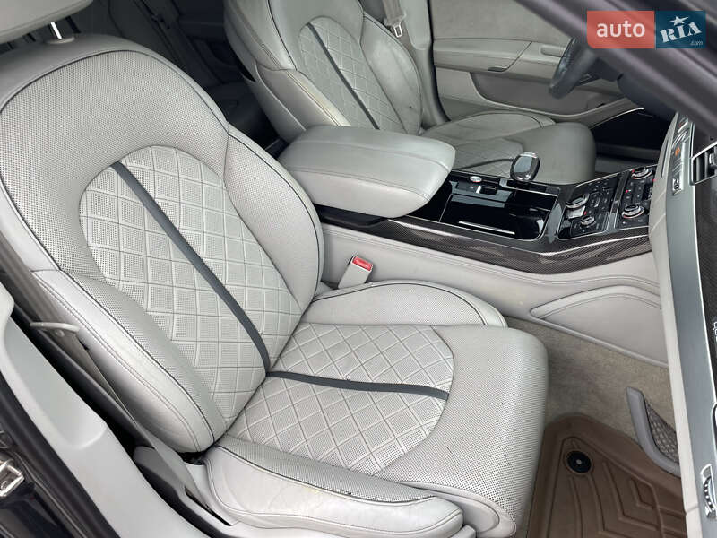 Седан Audi S8 2012 в Києві