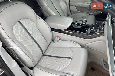 Седан Audi S8 2012 в 