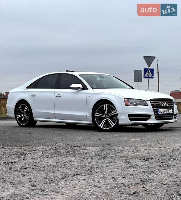 Седан Audi S8 2014 в Вінниці
