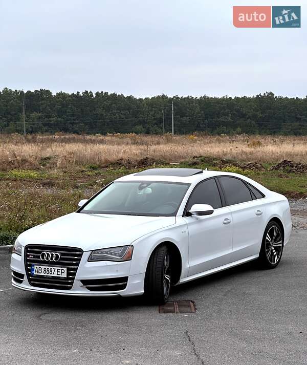 Седан Audi S8 2014 в Вінниці