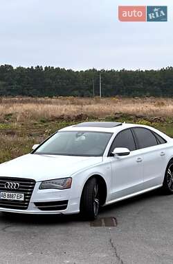 Седан Audi S8 2014 в 