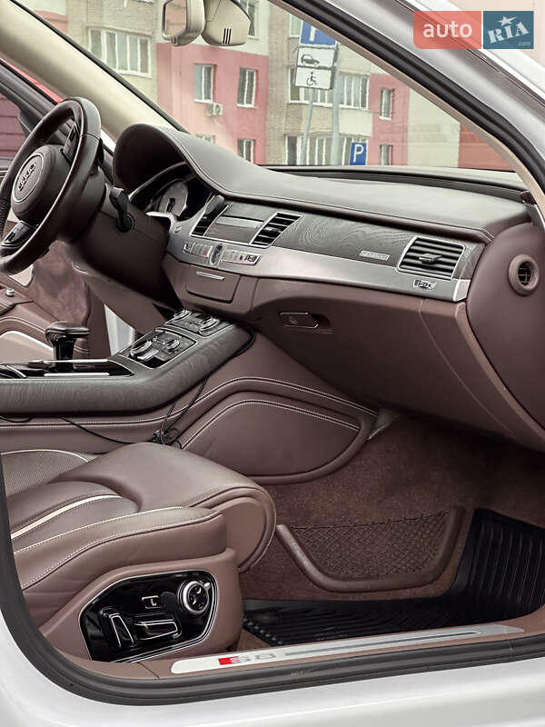 Седан Audi S8 2014 в Вінниці
