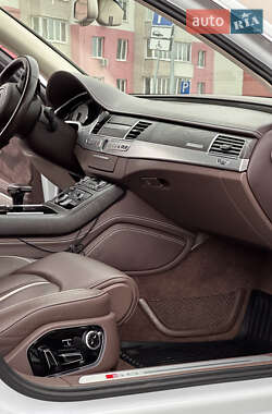 Седан Audi S8 2014 в 
