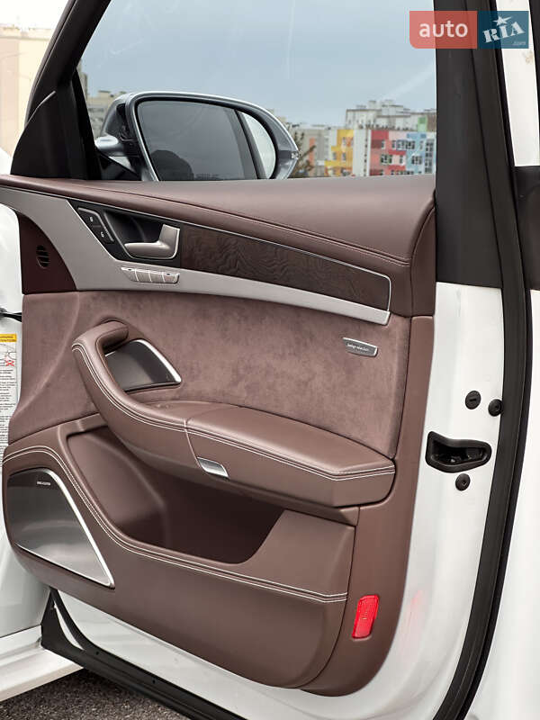 Седан Audi S8 2014 в Вінниці