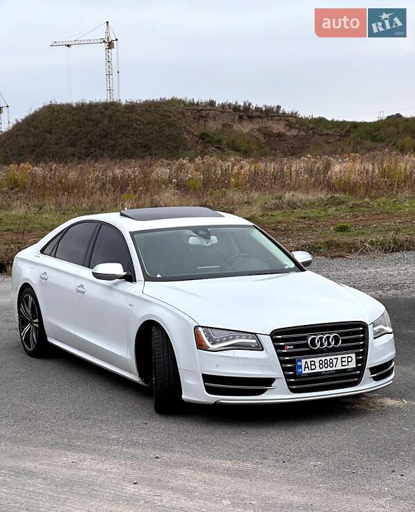 Седан Audi S8 2014 в Вінниці