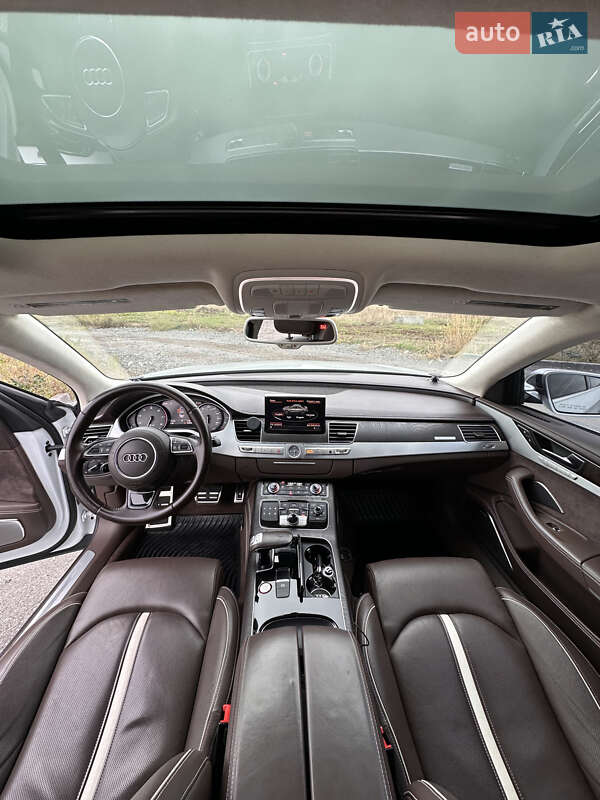 Седан Audi S8 2014 в Вінниці