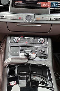 Седан Audi S8 2014 в 