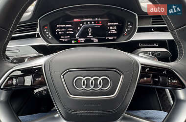 Седан Audi S8 2020 в 