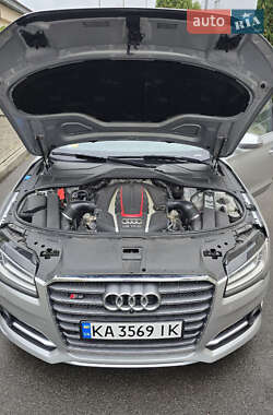 Седан Audi S8 2014 в 