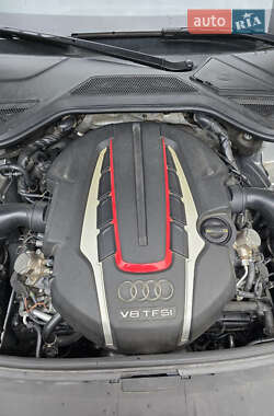 Седан Audi S8 2014 в 
