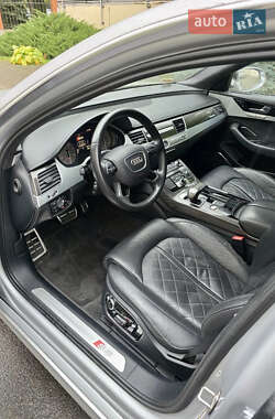 Седан Audi S8 2014 в 