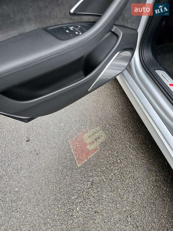 Седан Audi S8 2014 в Киеве