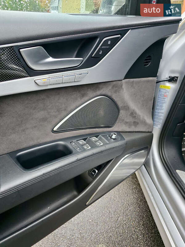 Седан Audi S8 2014 в Киеве
