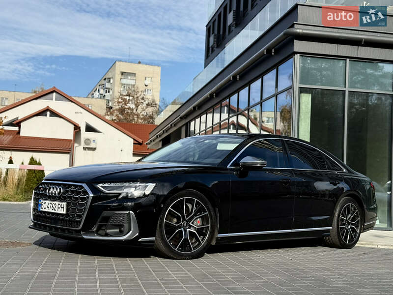 Седан Audi S8 2022 в Львове