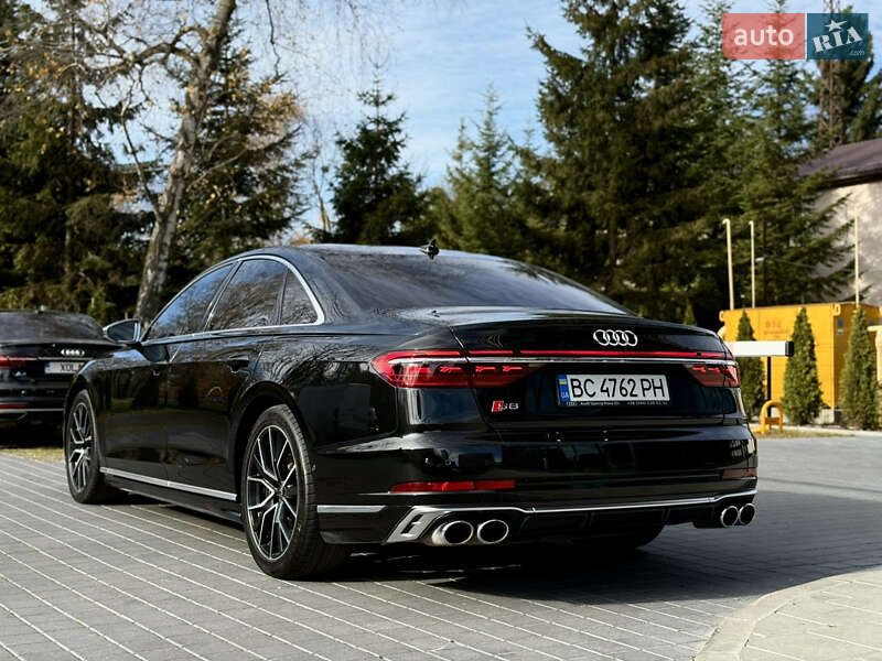 Седан Audi S8 2022 в Львове