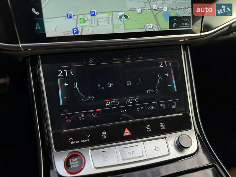 Седан Audi S8 2022 в Львове