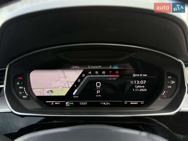 Седан Audi S8 2022 в Львове