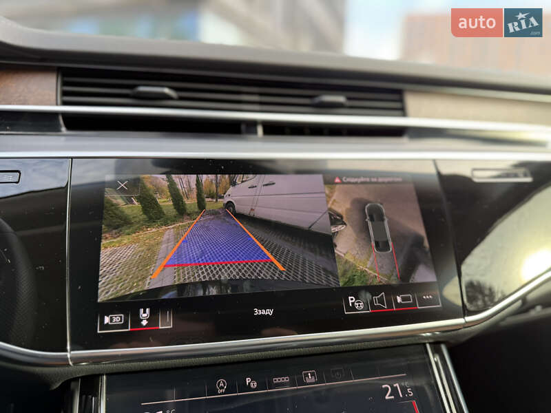 Седан Audi S8 2022 в Львове
