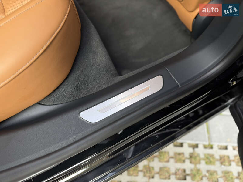 Седан Audi S8 2022 в Львове