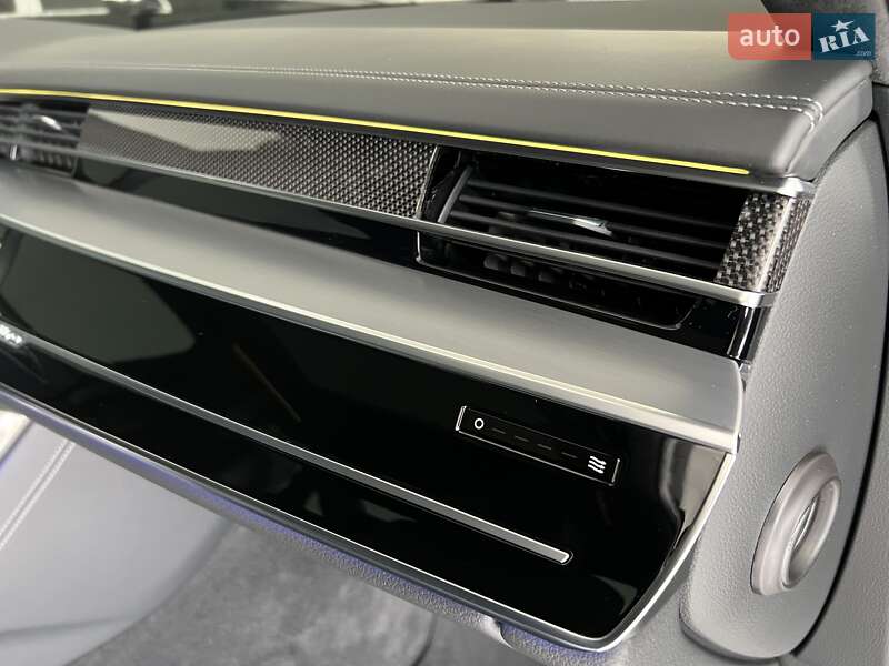 Седан Audi S8 2022 в Києві