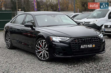 Седан Audi S8 2022 в Бердичеві