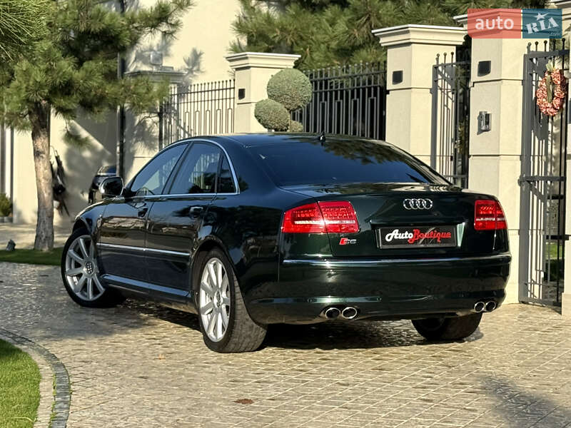 Седан Audi S8 2010 в Одесі