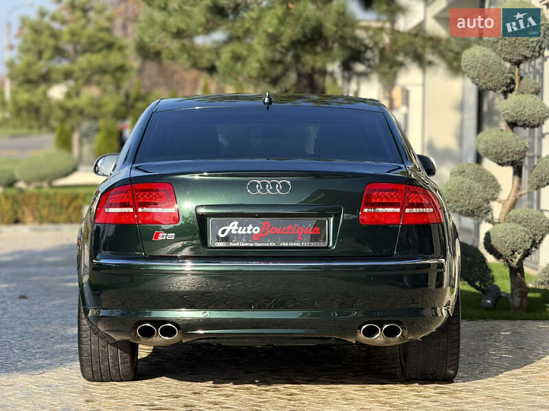 Седан Audi S8 2010 в Одесі