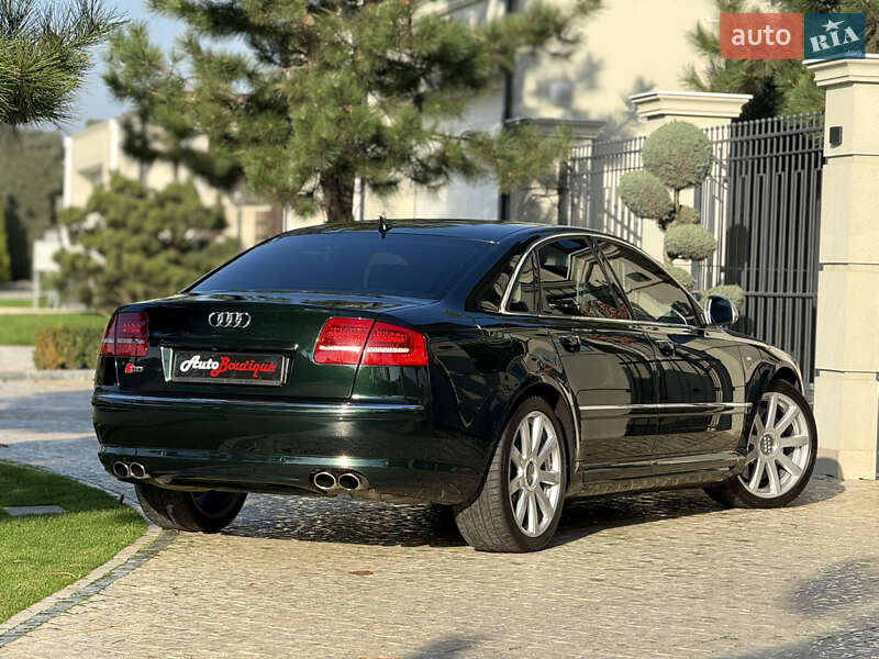 Седан Audi S8 2010 в Одесі