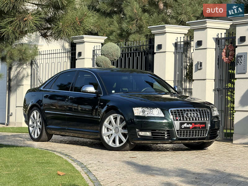 Седан Audi S8 2010 в Одесі