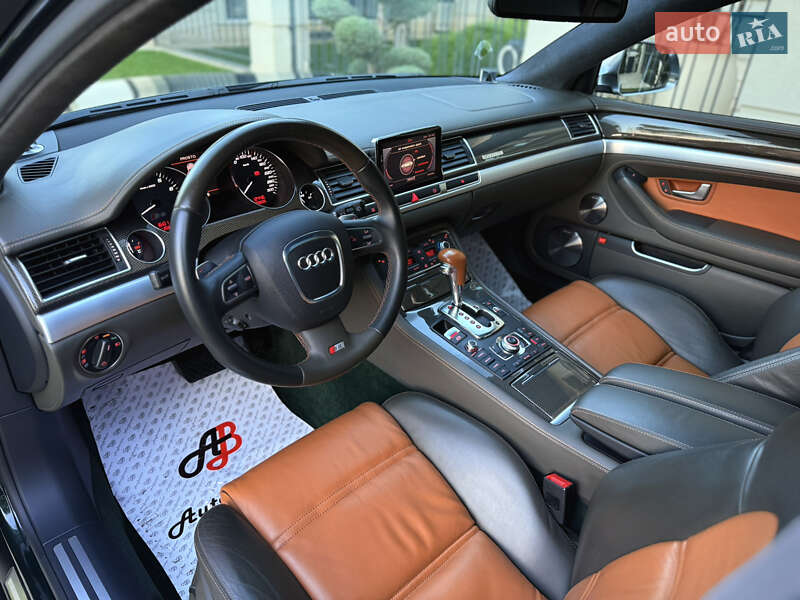 Седан Audi S8 2010 в Одесі