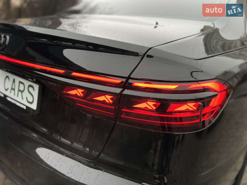 Седан Audi S8 2023 в Львові