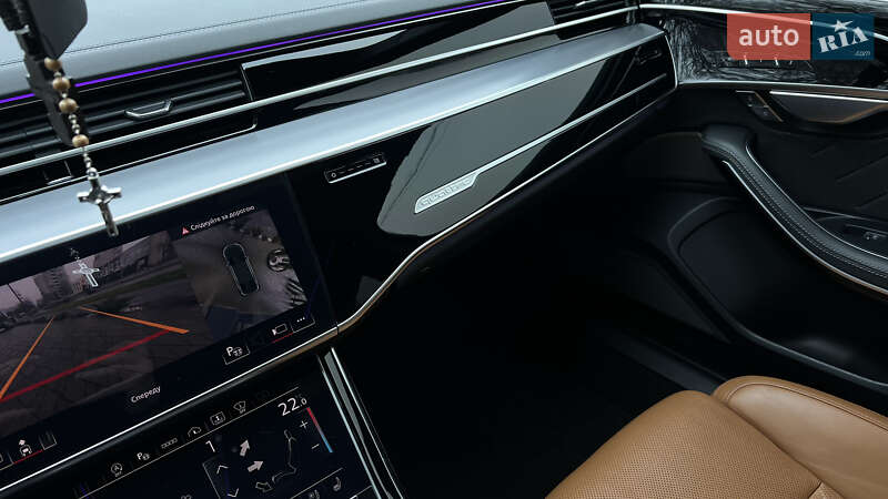 Седан Audi S8 2023 в Львові