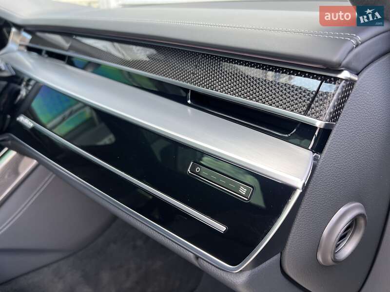 Седан Audi S8 2022 в Киеве