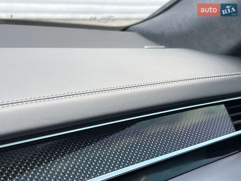 Седан Audi S8 2022 в Киеве