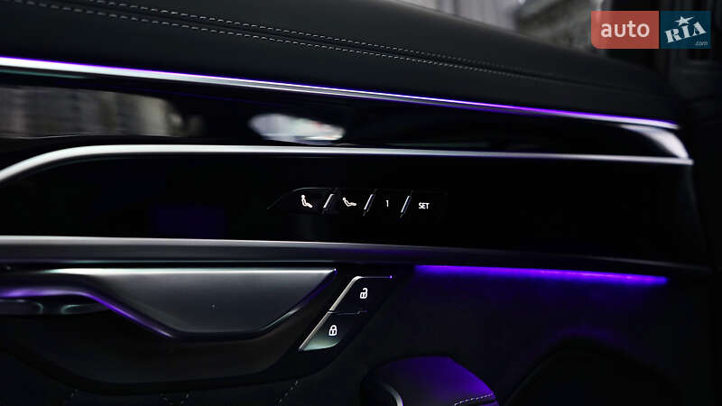 Седан Audi S8 2024 в Львове