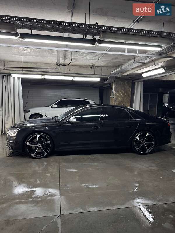 Седан Audi S8 2012 в Киеве