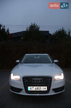 Седан Audi S8 2013 в Львове