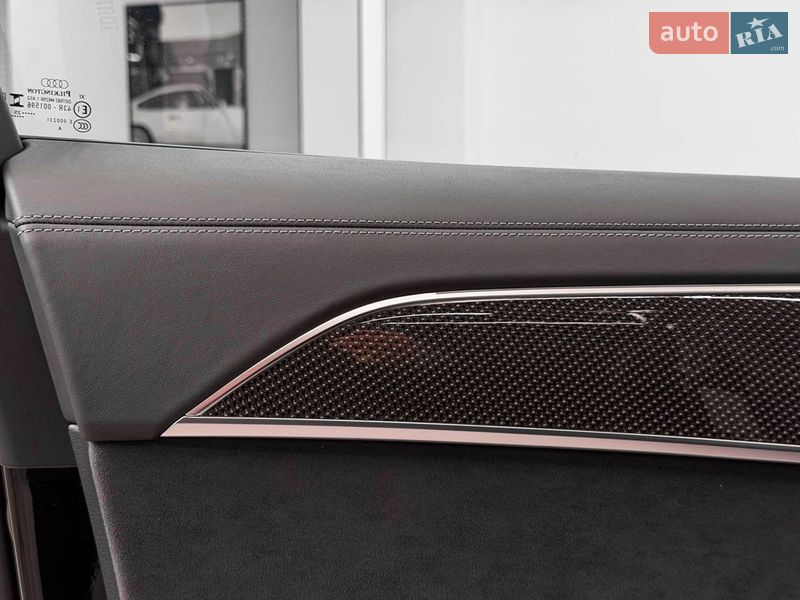 Седан Audi S8 2025 в Києві
