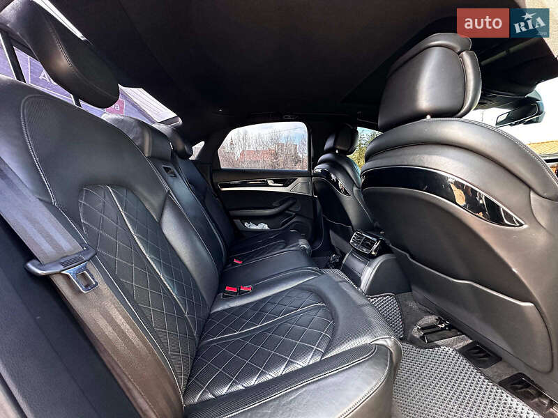 Седан Audi S8 2013 в Вінниці