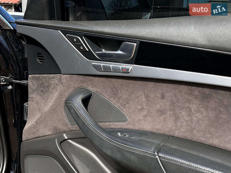Седан Audi S8 2013 в Вінниці