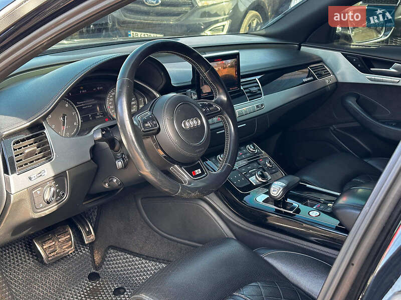 Седан Audi S8 2013 в Вінниці