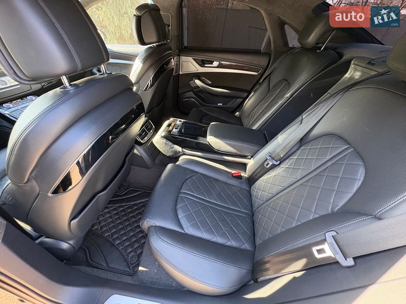 Седан Audi S8 2017 в Киеве