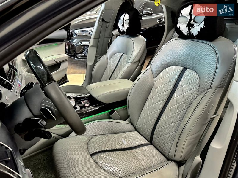 Седан Audi S8 2016 в Николаеве