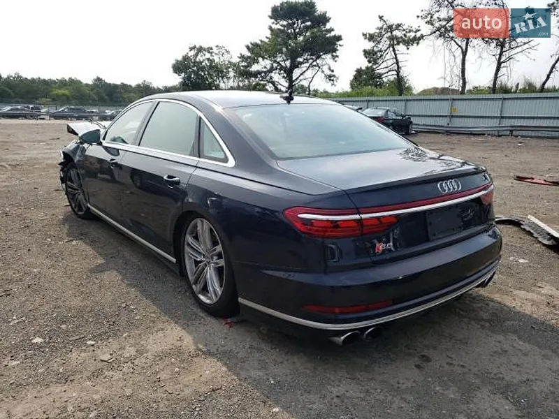Audi S8